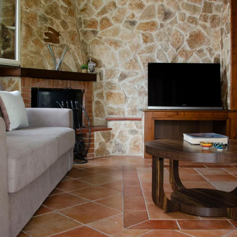 Villa with Private Pool & Garden 10 min walk to the Beach - Villa con Piscina Privata - 5