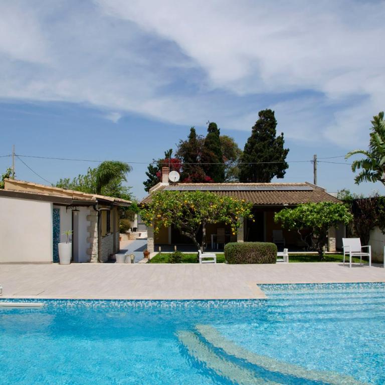 Villa with Private Pool & Garden 10 min walk to the Beach - Villa con Piscina Privata - 40