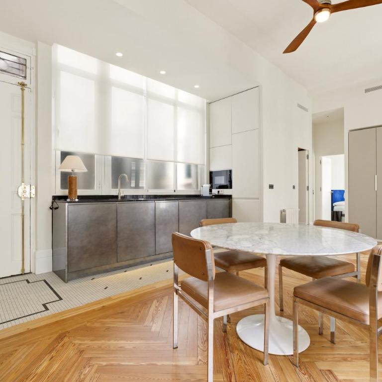 1905 Corner Flat - Temporary Stay - Las Letras - Two-Bedroom Apartment - 11