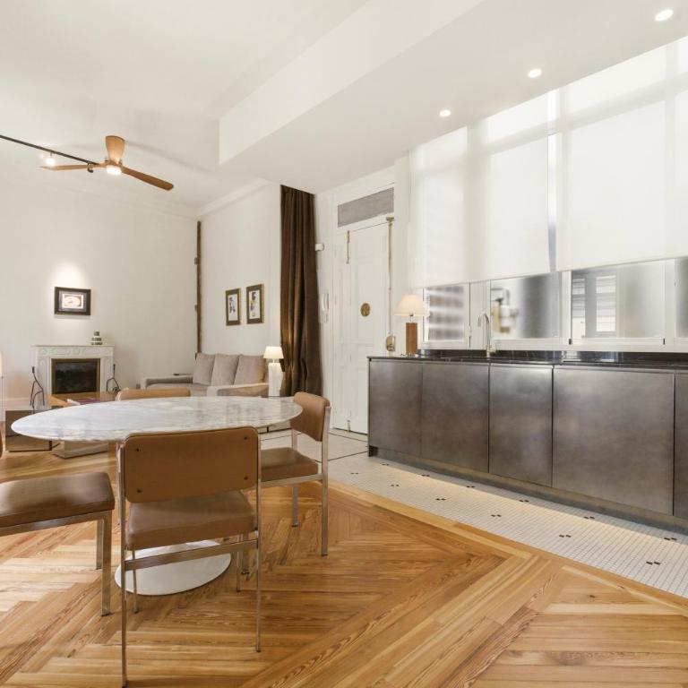 1905 Corner Flat - Temporary Stay - Las Letras - Two-Bedroom Apartment - 4