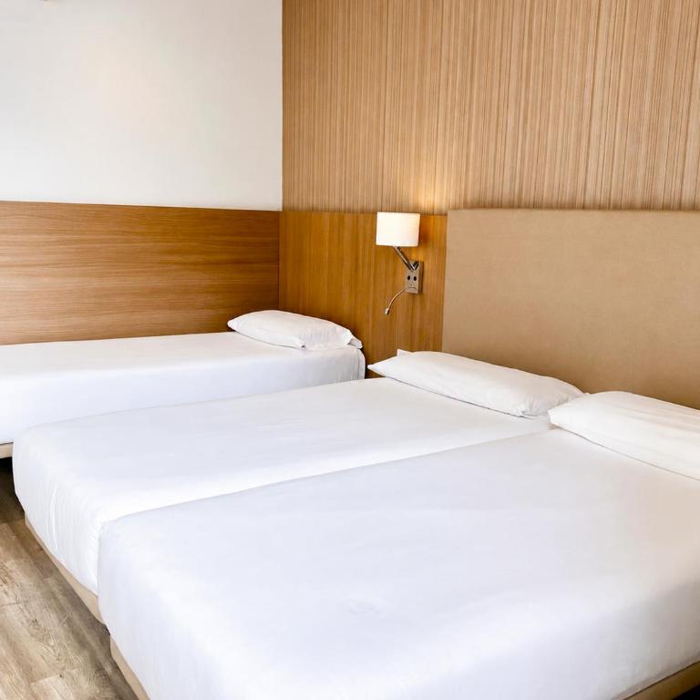 Hostal Centric - Triple Room - 4