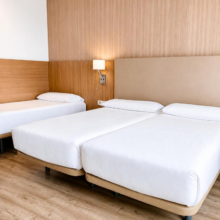 Hostal Centric - Triple Room - 7