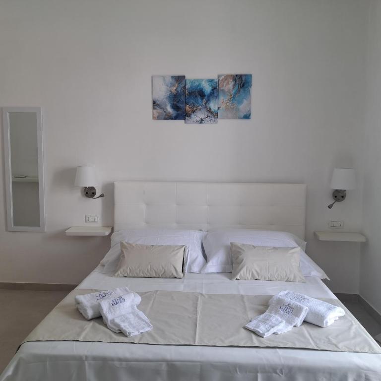 Venti Magici Rooms - Deluxe Double Room with Side Sea View - 10