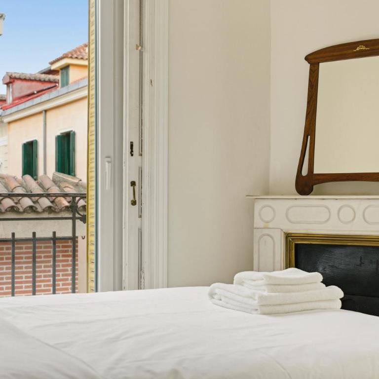 1905 Corner Flat - Temporary Stay - Las Letras - Two-Bedroom Apartment - 29