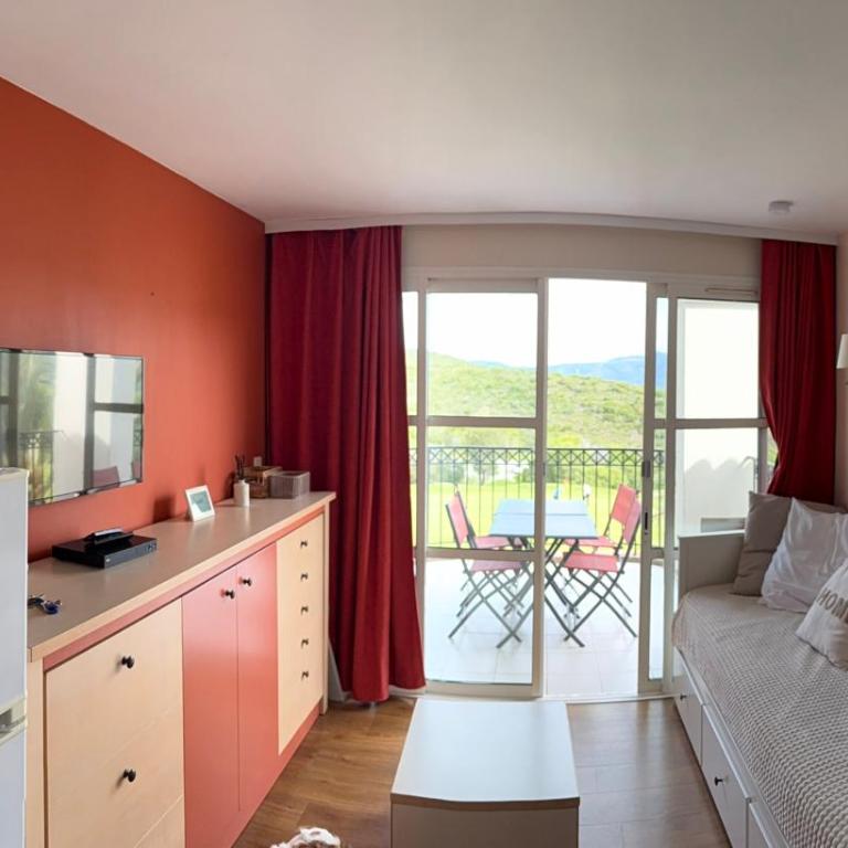 Appartement T2 duplex, centre village, 2 terrasses - Appartement 1 Chambre - 32
