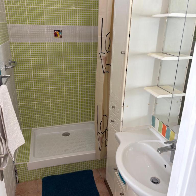 2 pièces cour et rue - Appartement 2 Chambres - 4