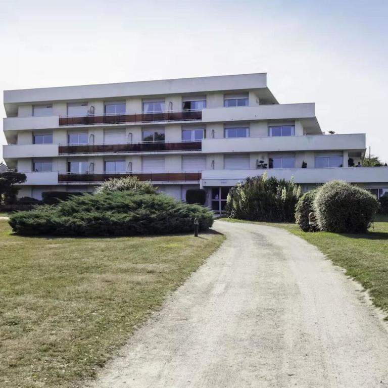 Bright apartment with balcony and sea view - Apartment - 10
