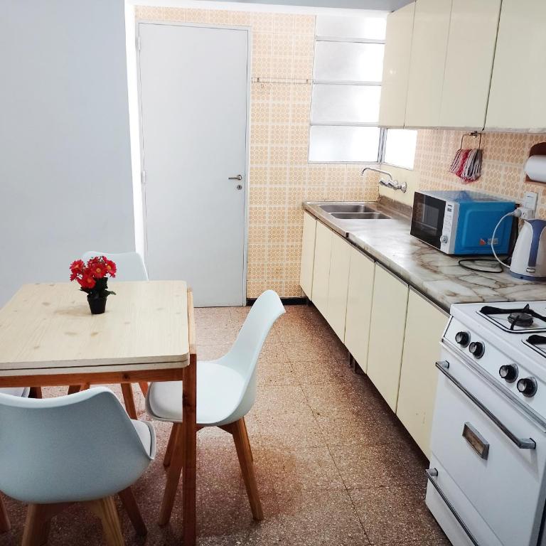 Muy amplio y cómodo - Excelente ubicación - Apartamento de 3 dormitorios - 32