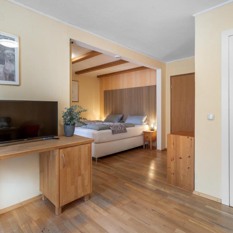 Hotel Alpenrose - Doppelzimmer mit Balkon - 1