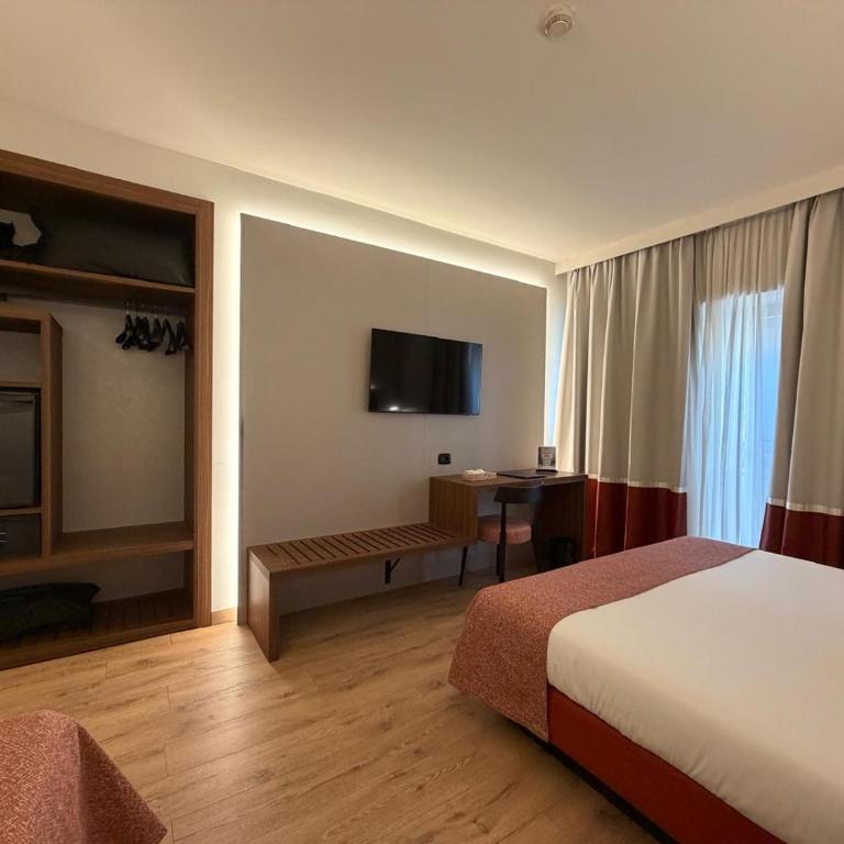 Mokinba Hotels Baviera - Camera Tripla - 3