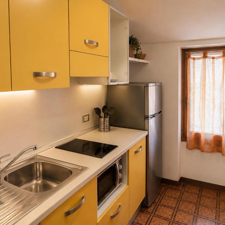 Residence Hotel Maxi - Appartamento con 2 Camere da Letto, Balcone e Vista Lago - 2