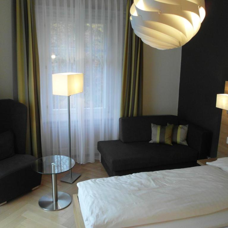 Waldhotel Unspunnen - Standard Dreibettzimmer mit Balkon - 2