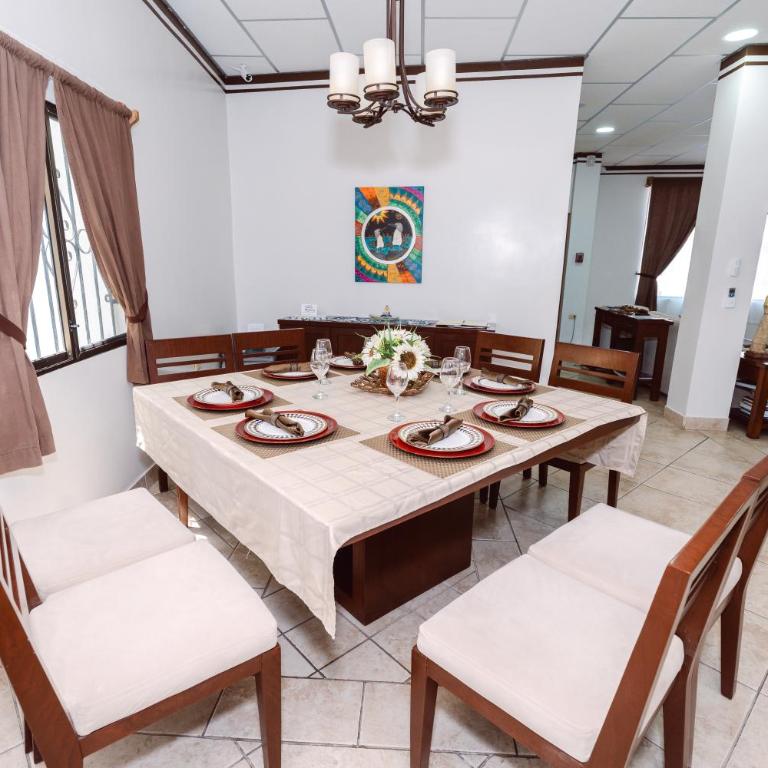 Galapagos Family Vacation 3 bedrooms 7 guests Centrally located and ocean view - Three-Bedroom Townhouse - 30
