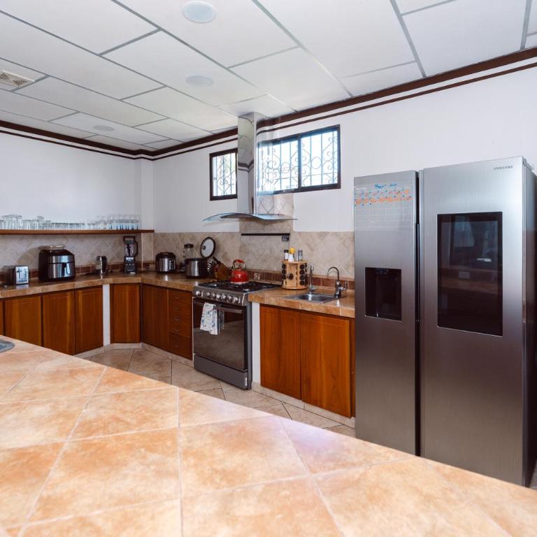 Galapagos Family Vacation 3 bedrooms 7 guests Centrally located and ocean view - Three-Bedroom Townhouse - 4