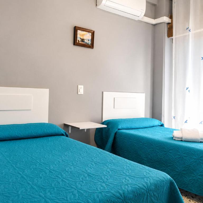 Vacansis Habitaciones de Hostal a Primera linea de playa en Cullera - Twin Room with Private Bathroom - 2
