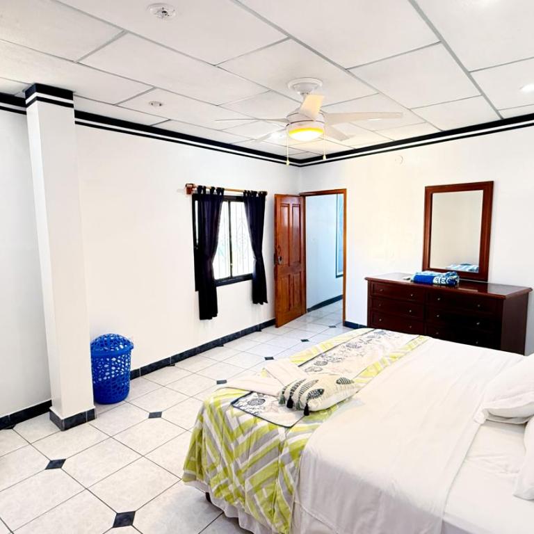 Galapagos Family Vacation 3 bedrooms 7 guests Centrally located and ocean view - Three-Bedroom Townhouse - 25