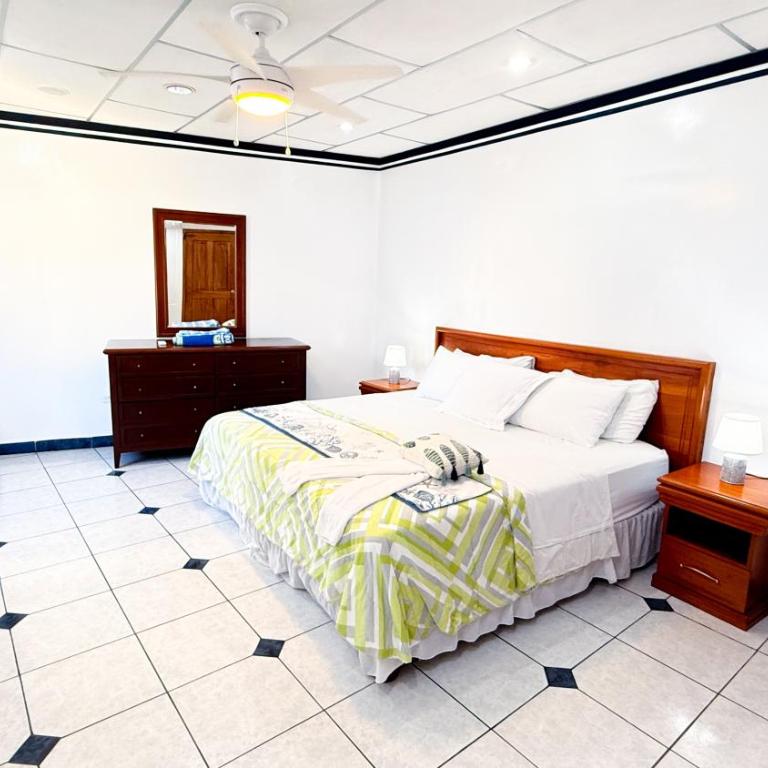 Galapagos Family Vacation 3 bedrooms 7 guests Centrally located and ocean view - Three-Bedroom Townhouse - 7