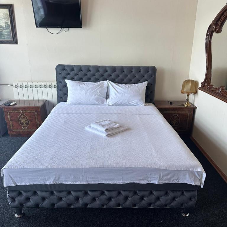Hostel Otard - Deluks Dvokrevetna Soba s Bračnim Krevetom (2 odrasle osobe + 1 dete) - 3