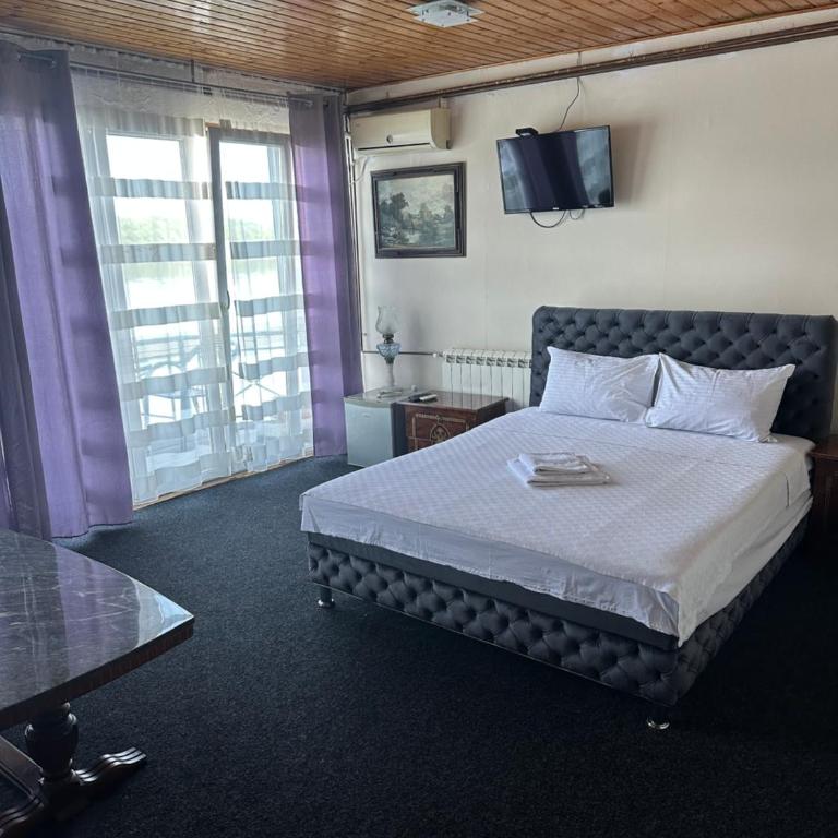 Hostel Otard - Deluks Dvokrevetna Soba s Bračnim Krevetom (2 odrasle osobe + 1 dete) - 2