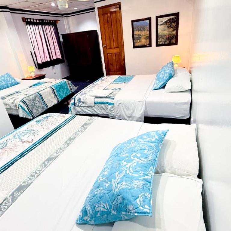 Galapagos Family Vacation 3 bedrooms 7 guests Centrally located and ocean view - Three-Bedroom Townhouse - 38