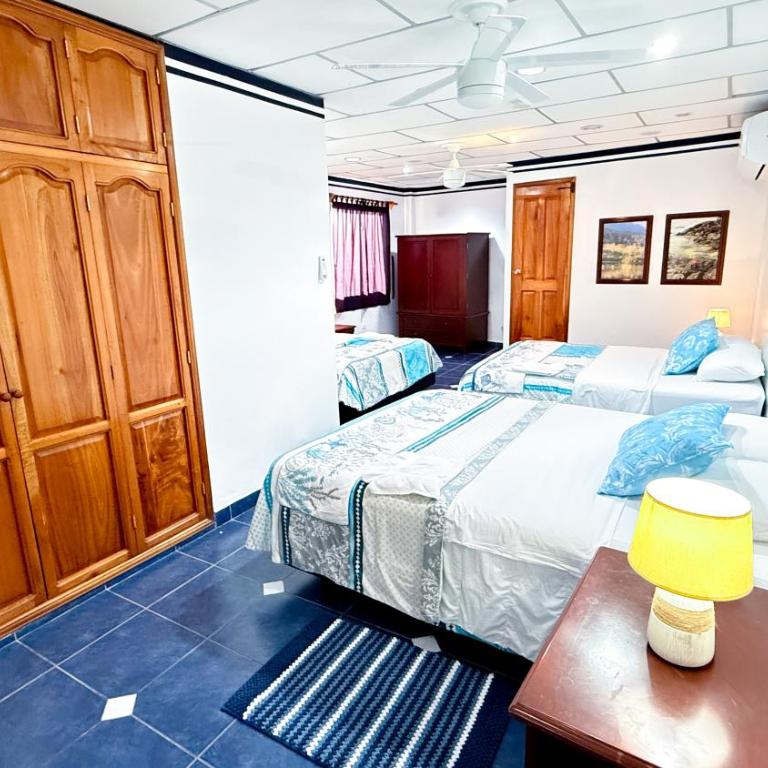 Galapagos Family Vacation 3 bedrooms 7 guests Centrally located and ocean view - Three-Bedroom Townhouse - 42