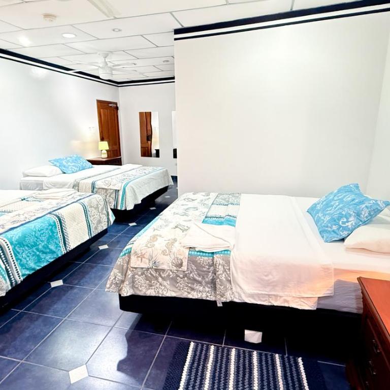 Galapagos Family Vacation 3 bedrooms 7 guests Centrally located and ocean view - Three-Bedroom Townhouse - 46
