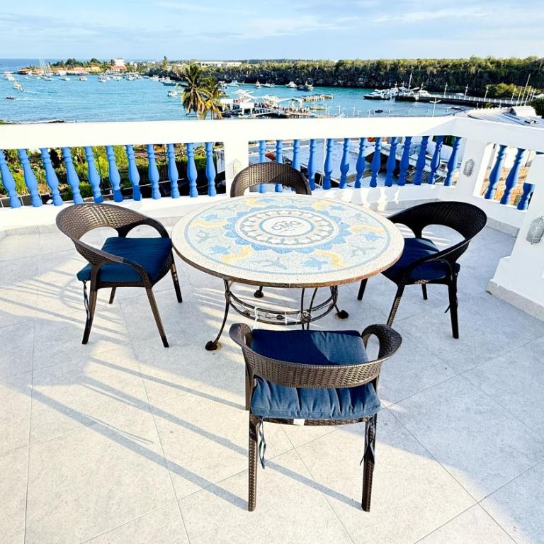 Galapagos Family Vacation 3 bedrooms 7 guests Centrally located and ocean view - Three-Bedroom Townhouse - 9