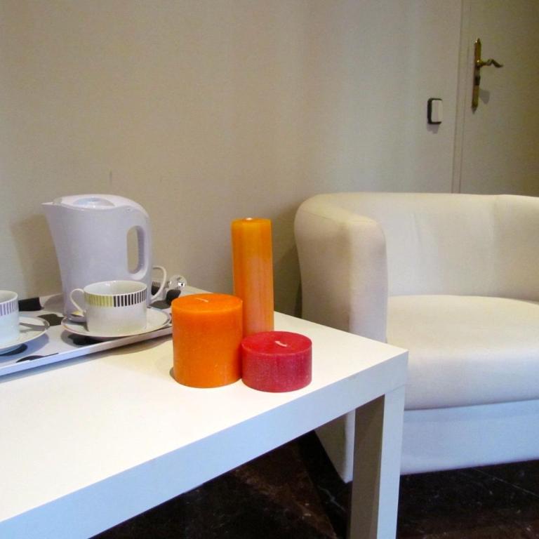 Barcelona City Street Hostal - Twin Room - 4