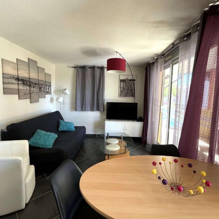 Splendide T3 rénové avec piscine et parking à 100m de la mer, 6 pers, terrasse, WIFI - FR-1-607-206 - Ferienhaus - 1