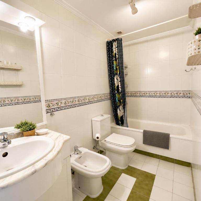 Torremolinos Sea View Townhouse, Pool, BBQ & Workspace - Magnolia Properties - Casa de 3 dormitorios - 20