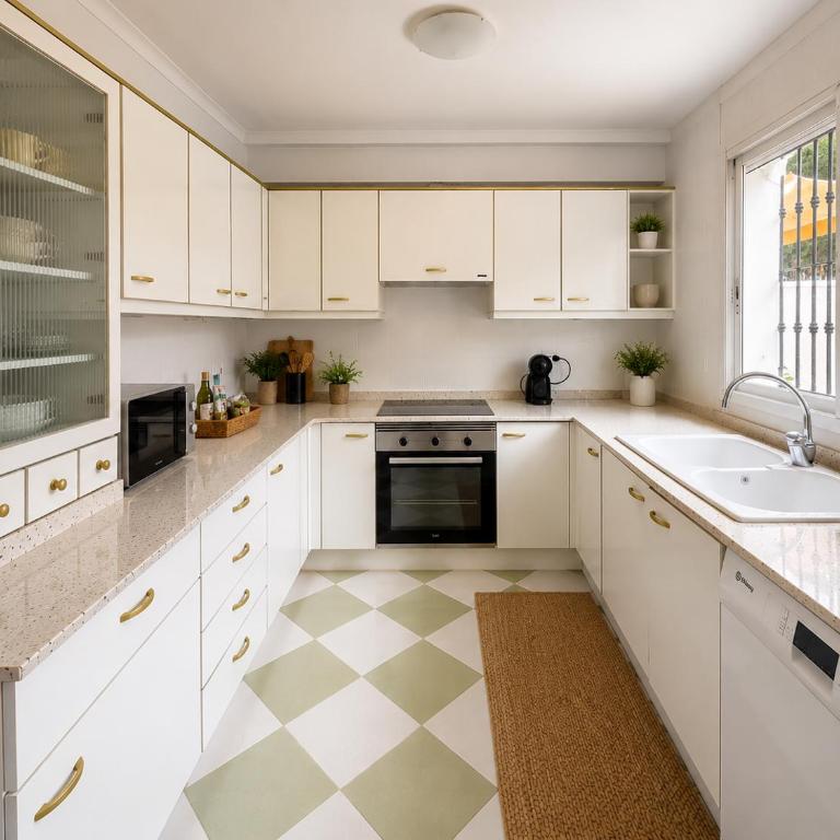 Torremolinos Sea View Townhouse, Pool, BBQ & Workspace - Magnolia Properties - Casa de 3 dormitorios - 17