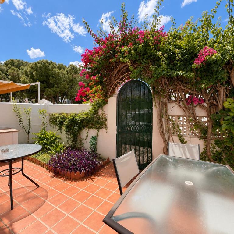 Torremolinos Sea View Townhouse, Pool, BBQ & Workspace - Magnolia Properties - Casa de 3 dormitorios - 26