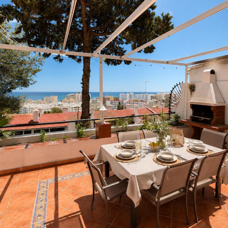 Torremolinos Sea View Townhouse, Pool, BBQ & Workspace - Magnolia Properties - Casa de 3 dormitorios - 2