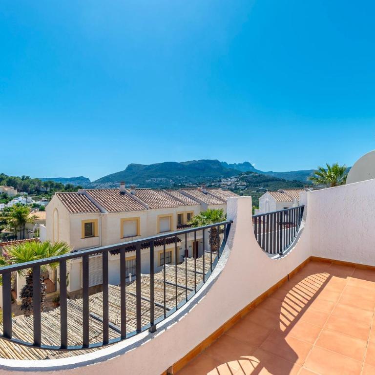 Casa Flora Bungalow con piscinas en Calp - Three-Bedroom Apartment - 46