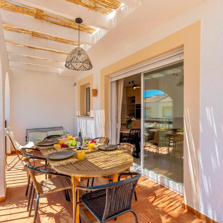 Casa Flora Bungalow con piscinas en Calp - Three-Bedroom Apartment - 20