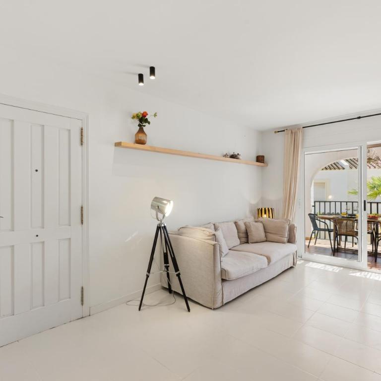 Casa Flora Bungalow con piscinas en Calp - Three-Bedroom Apartment - 7