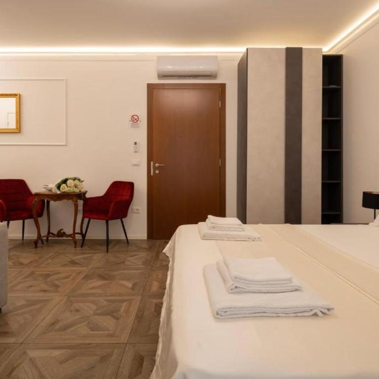 La camera degli Specchi Piazza Unità D'Italia - Deluxe Family Suite - 2