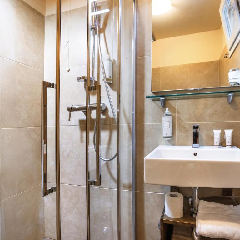 Hotel Helvetia - Camera Matrimoniale Comfort - 4