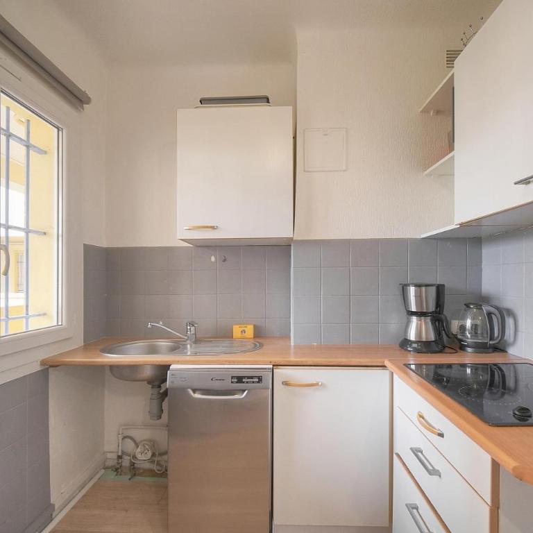 FRGK 'Wilson Palace' AC WIFI FIBRE Terrasse 5min des Plages - Studio Apartment with Balcony - 6