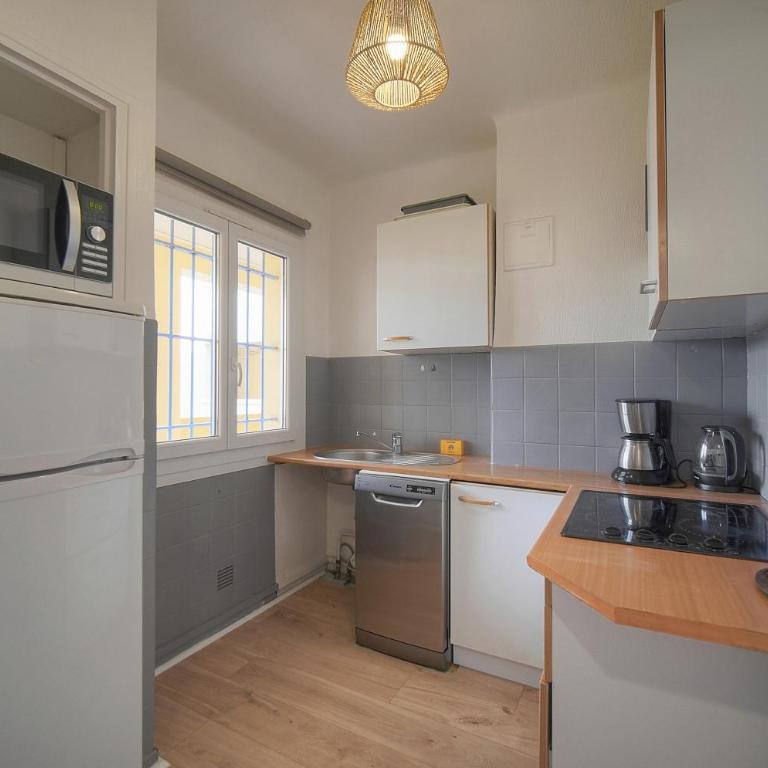 FRGK 'Wilson Palace' AC WIFI FIBRE Terrasse 5min des Plages - Studio Apartment with Balcony - 4