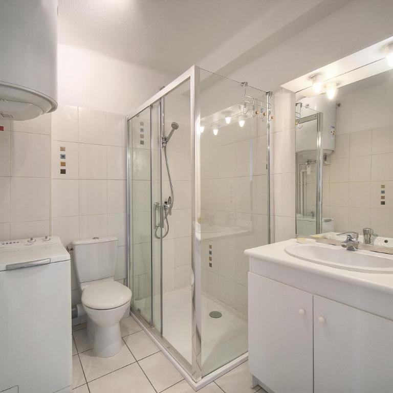 FRGK 'Wilson Palace' AC WIFI FIBRE Terrasse 5min des Plages - Studio Apartment with Balcony - 25