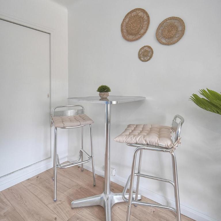 FRGK 'Wilson Palace' AC WIFI FIBRE Terrasse 5min des Plages - Studio Apartment with Balcony - 19
