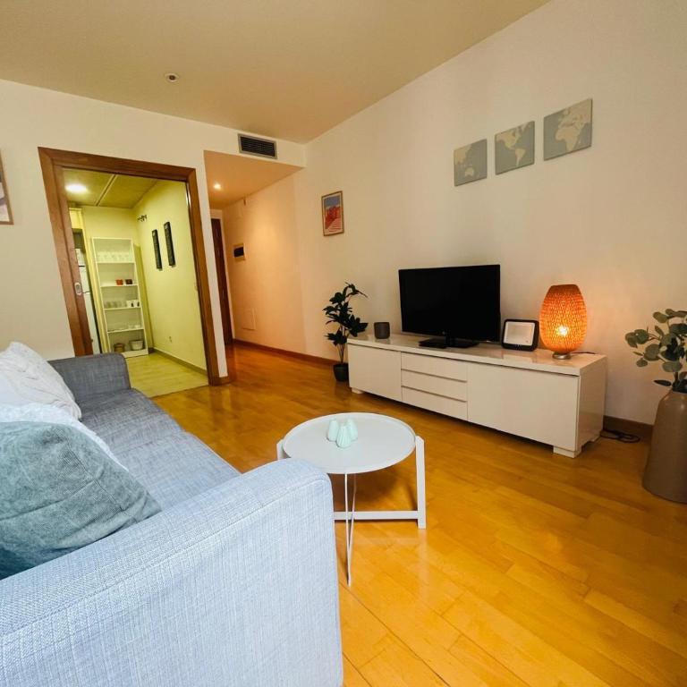 Two bedroom apartment behind the Rambla - Apartamento de 2 dormitorios - 5