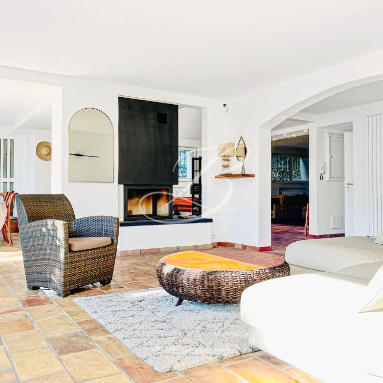 Villa Pleiades - Large Pool 6 Bedrooms 12 Guests - Villa - 29