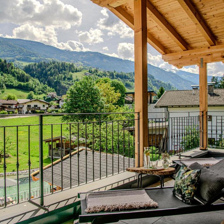 Zillertaler Hofchalets Schustererhof - Deluxe Doppelzimmer mit Balkon - 11