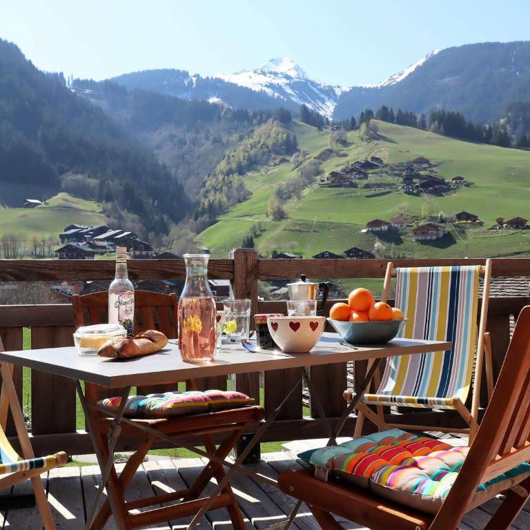 Chalet calme et récent à Arêches-Beaufort, 8 pers, exposé sud, terrasse ensoleillée, proche du village - Two-Bedroom Chalet - 1