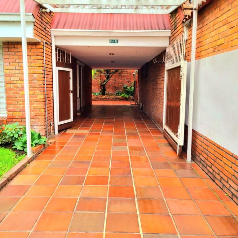 Spacious house in the heart of northern Bogotá - Casa de 4 dormitorios - 4