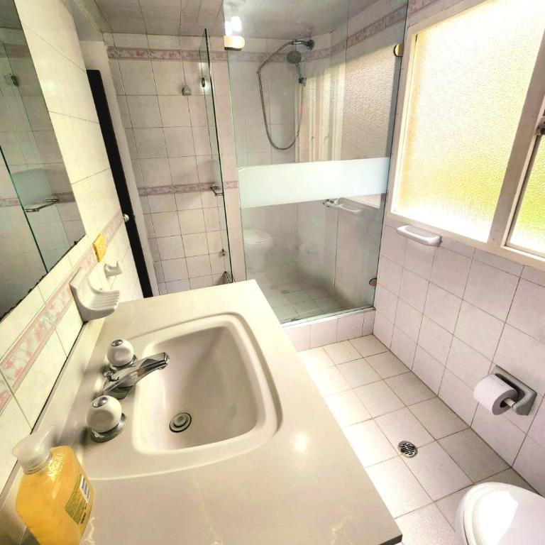 Spacious house in the heart of northern Bogotá - Casa de 4 dormitorios - 13