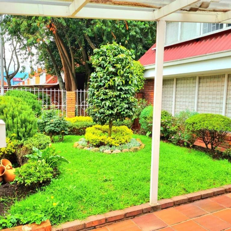Spacious house in the heart of northern Bogotá - Casa de 4 dormitorios - 21