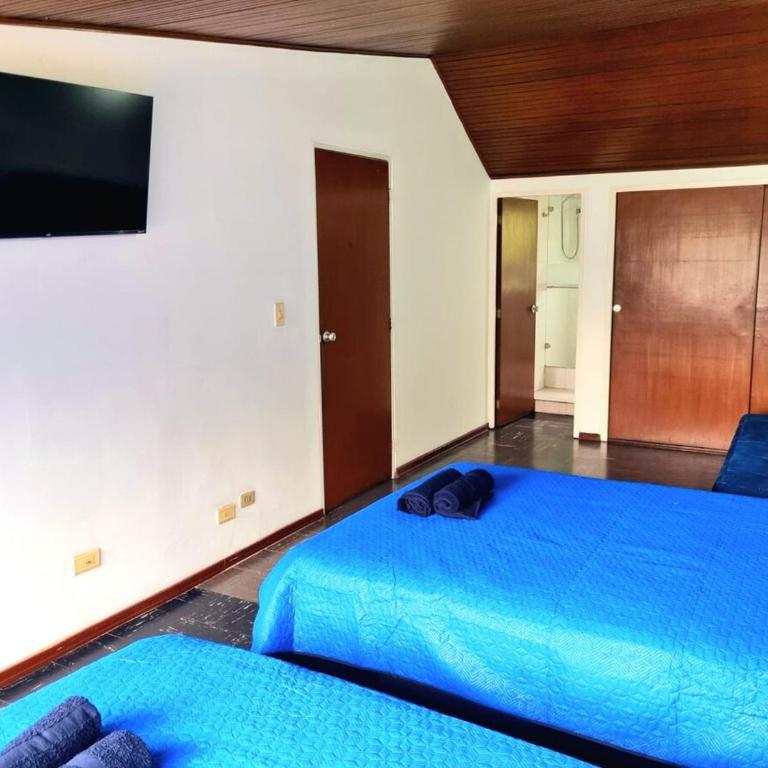 Spacious house in the heart of northern Bogotá - Casa de 4 dormitorios - 28